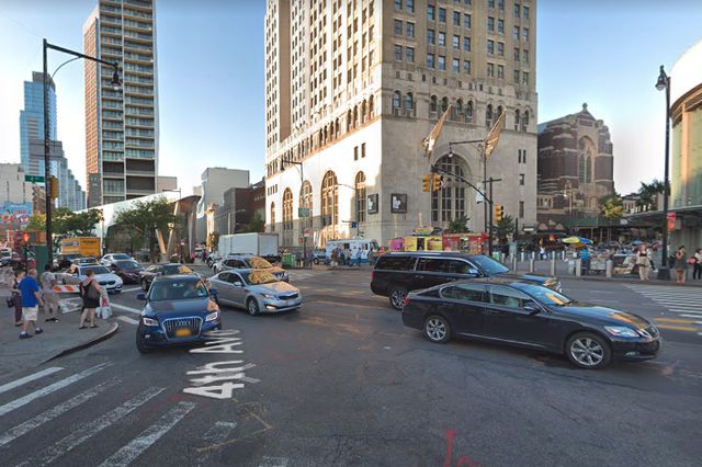 The pedestrian view of Flatbush Avenue/4th Avenue intersection